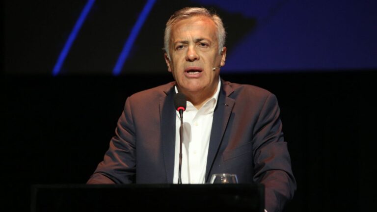 Cornejo criticó incremento de retenciones al sector vitivinícola Cornejo criticó incremento de retenciones al sector vitivinícola