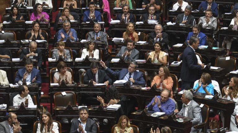 Diputados pasó a un cuarto intermedio y retomará el debate mañana al mediodía Diputados pasó a un cuarto intermedio y retomará el debate mañana al mediodía