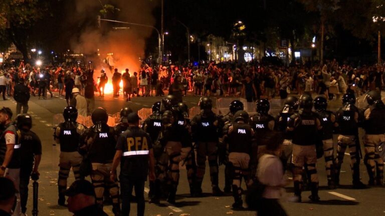 El gobierno le cobrará al Polo obrero por el operativo de los días de piquetes frente al Congreso El gobierno le cobrará al Polo obrero por el operativo de los días de piquetes frente al Congreso