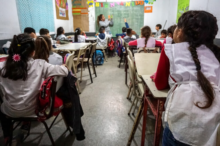 La medida que tomó el Gobierno para penar el adoctrinamiento en las escuelas