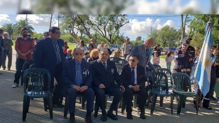 Polémica en homenaje a héroes de Malvinas por discurso partidario de funcionaria de Educación Polémica en homenaje a héroes de Malvinas por discurso partidario de funcionaria de Educación