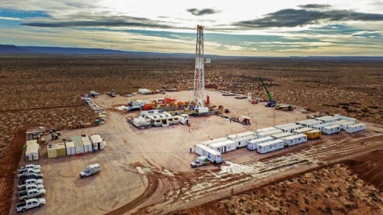 Anuncian un préstamo de US$ 2.000 millones para construir un oleoducto desde Vaca Muerta Anuncian un préstamo de US$ 2.000 millones para construir un oleoducto desde Vaca Muerta