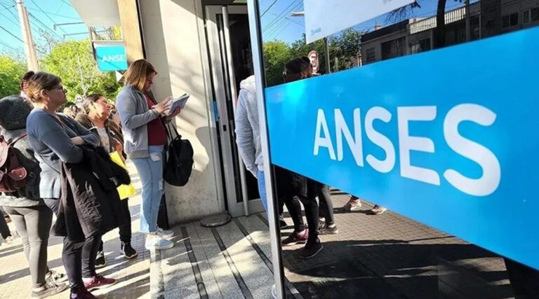 Asignaciones familiares: oficializan aumento del 2,40% para los montos a cobrar en abril Asignaciones familiares: oficializan aumento del 2,40% para los montos a cobrar en abril
