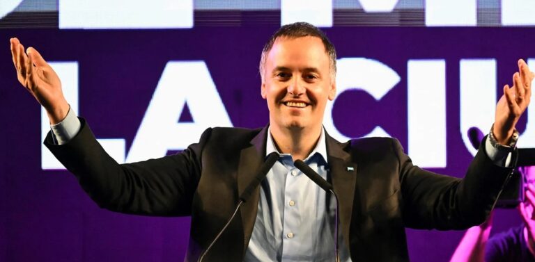 Adorni afirmó que su triunfo en la elección porteña «partió al medio al PRO»