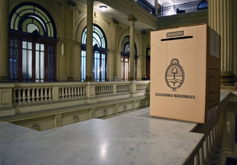 La Cámara Nacional Electoral fue notificada de la inhabilitación de Cristina Kirchner para ejercer cargos La Cámara Nacional Electoral fue notificada de la inhabilitación de Cristina Kirchner para ejercer cargos