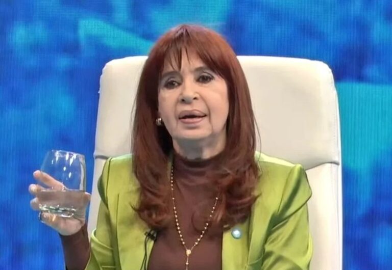 Presentan un amparo electoral para «habilitar la candidatura de Cristina Kirchner» Presentan un amparo electoral para «habilitar la candidatura de Cristina Kirchner»