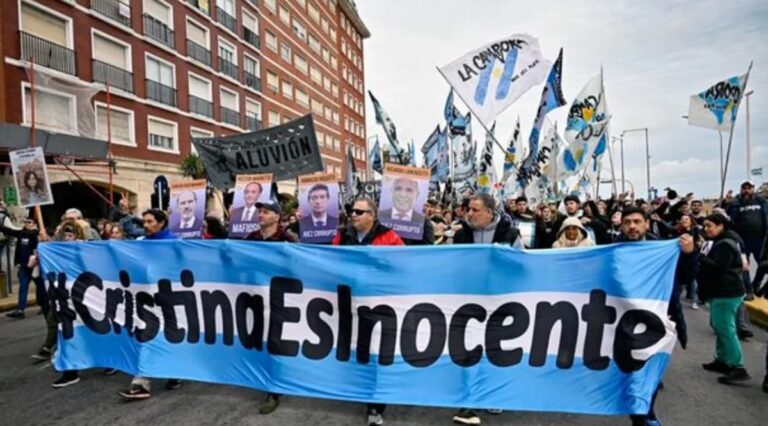 Cristina Kirchner llamó a la militancia a “organizarse” y reiteró la consigna “Vamos a volver” Cristina Kirchner llamó a la militancia a “organizarse” y reiteró la consigna “Vamos a volver”