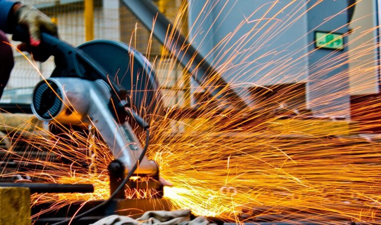 El Gobierno redujo aranceles a la importación de maquinarias y herramientas industriales